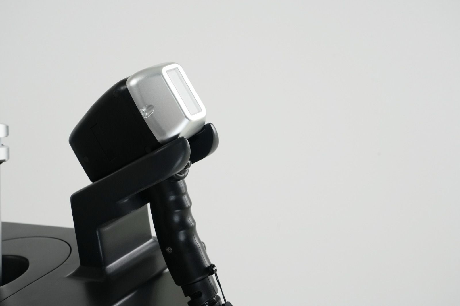 Velor treatment handpiece and cooling handle